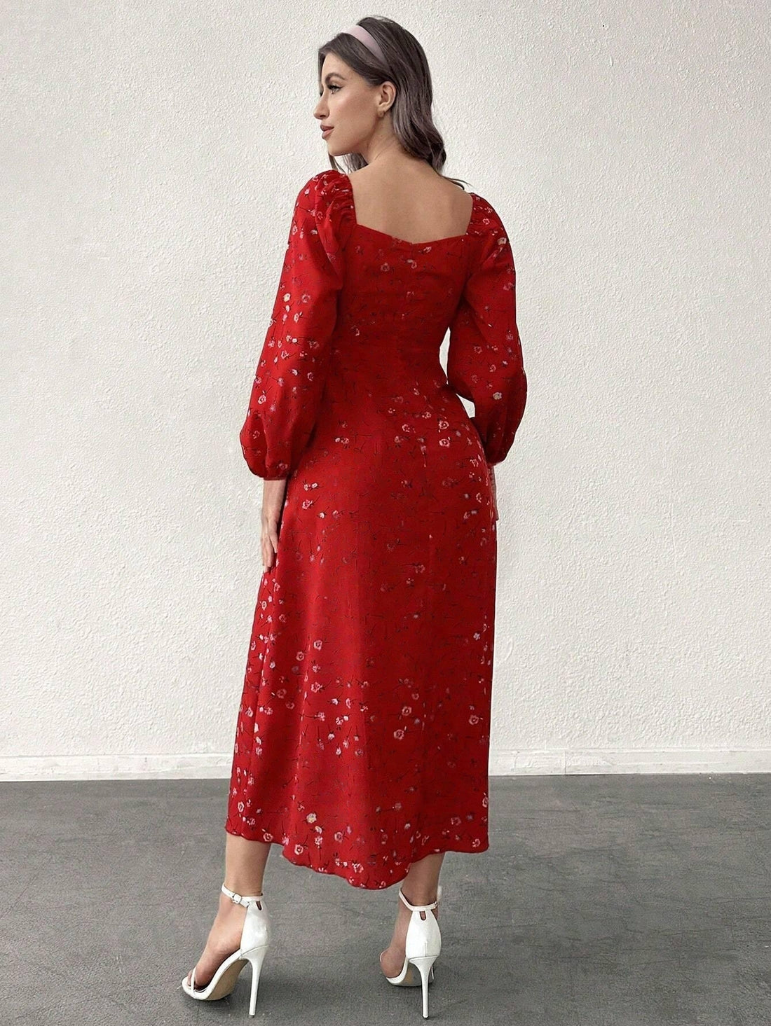 Floral Printed Dress is perfect for your spring casual vacation style. It features a beautiful floral print that is both stylish and on-trend. Made for comfort and versatility, this dress is a must-have for any vacation wardrobe. Enjoy the spring season in style with this must-have dress.