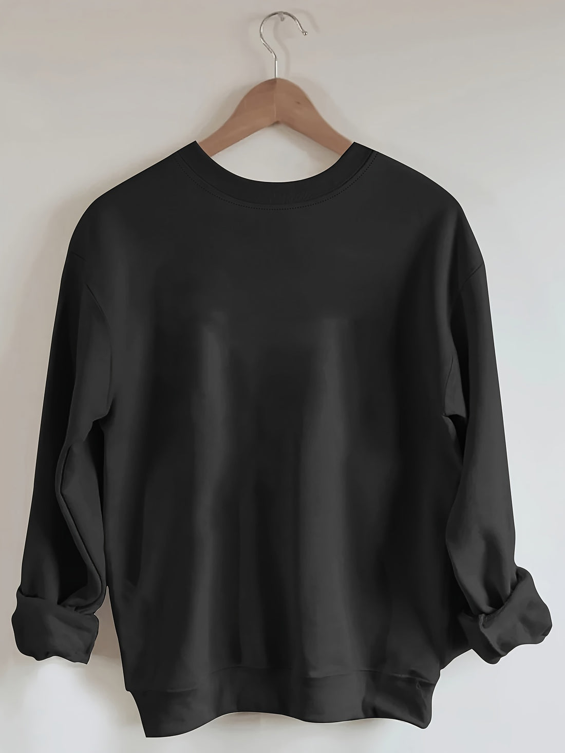 Stay cozy and stylish this fall and winter with our Festive Halloween Ghost Floral Print Sweatshirt for Women. Featuring a unique ghost floral print, this sweatshirt is perfect for the Halloween season. The cozy crew neck and casual fit make it a comfortable and fashionable choice for any occasion.