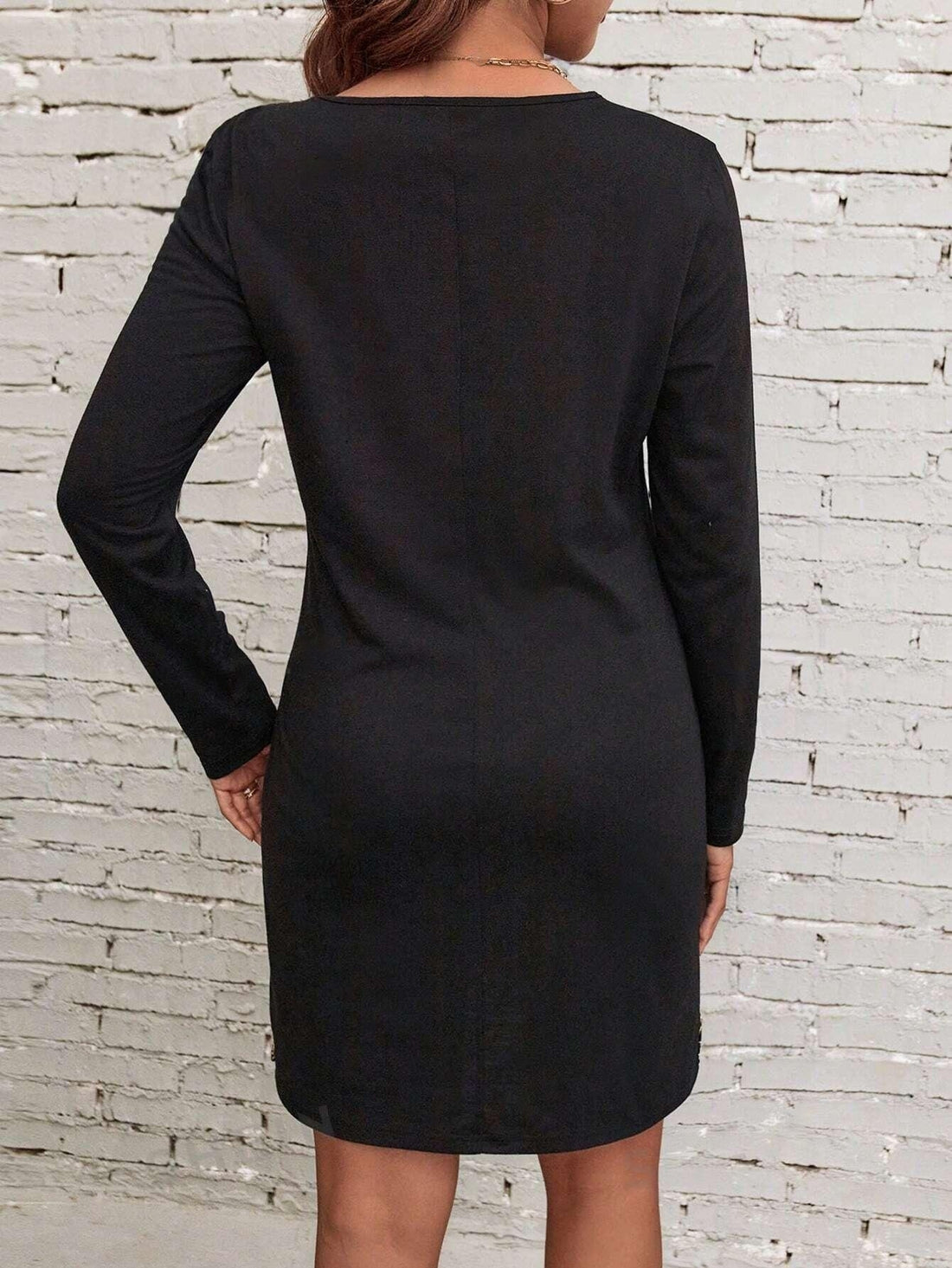 Dazzle in style with our Contrast Sequin Tape Tee Dress! The sparkling sequin tape adds a touch of glamour to this comfortable and trendy dress. Perfect for any occasion, this dress will make you stand out and shine. Don't miss out on adding this must-have piece to your wardrobe.