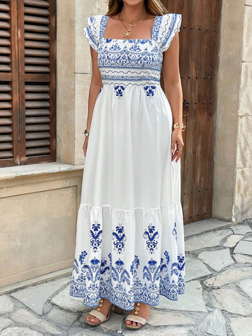 Add some boho flair to your summer wardrobe with our elegant plus size Square Neck Floral Dress. Perfect for any occasion, this dress combines chic style and comfort. Stand out in style with this must-have piece!