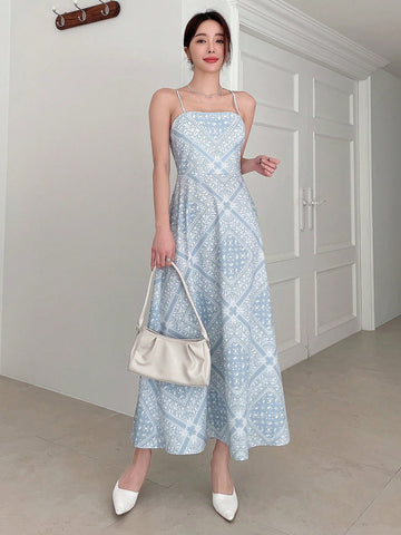 Unleash your inner bohemian with this playful paisley print backless cami dress. Perfect for a summer day out, the tie straps add a touch of detail while keeping the dress in place. Embrace your free-spirited style with this boho chic dress. (No more boring summer outfits!)