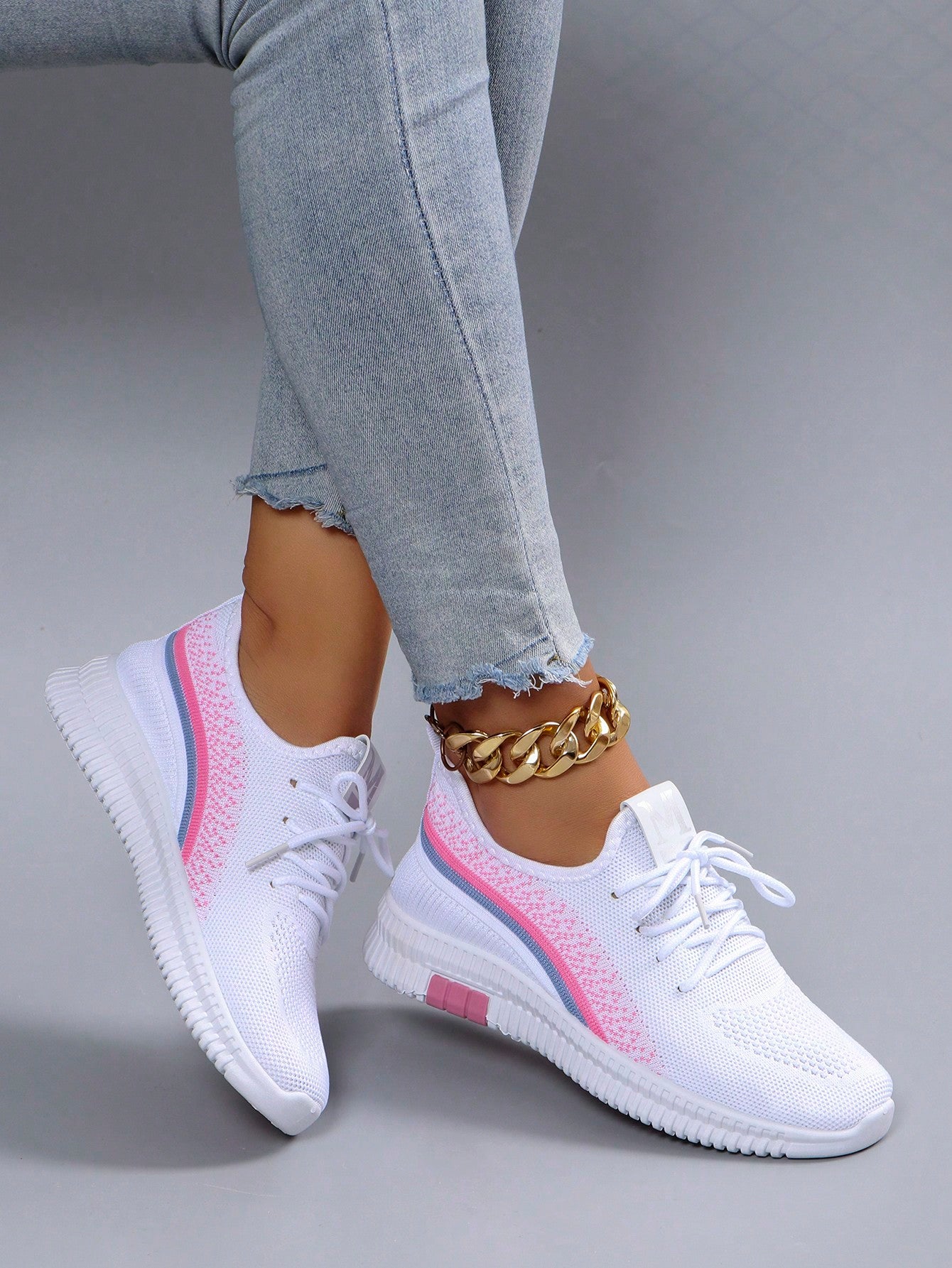 The perfect blend of style and functionality, these pink casual sports shoes for women offer breathability, lightness, and anti-slip properties. With comfortable lace-up design, you can stay active and stylish all day long. Say goodbye to boring sneakers and hello to this playful pair!