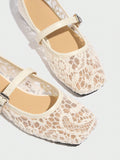 These ballet flats are a breath of fresh air for your feet! With stylish lace and a square toe, they're perfect for any occasion. Slip into these Mary Jane slippers for a look that's both elegant and comfortable.