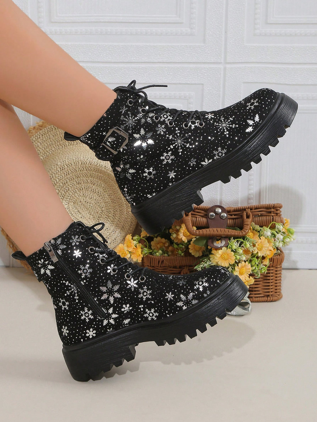 Introducing our British Style Lace-Up Boots - the perfect addition to your autumn/winter wardrobe. Stay stylish and cozy with these boots featuring a classic lace-up design. Expertly crafted for comfort and durability, these boots are sure to keep you warm and fashionable all season long.