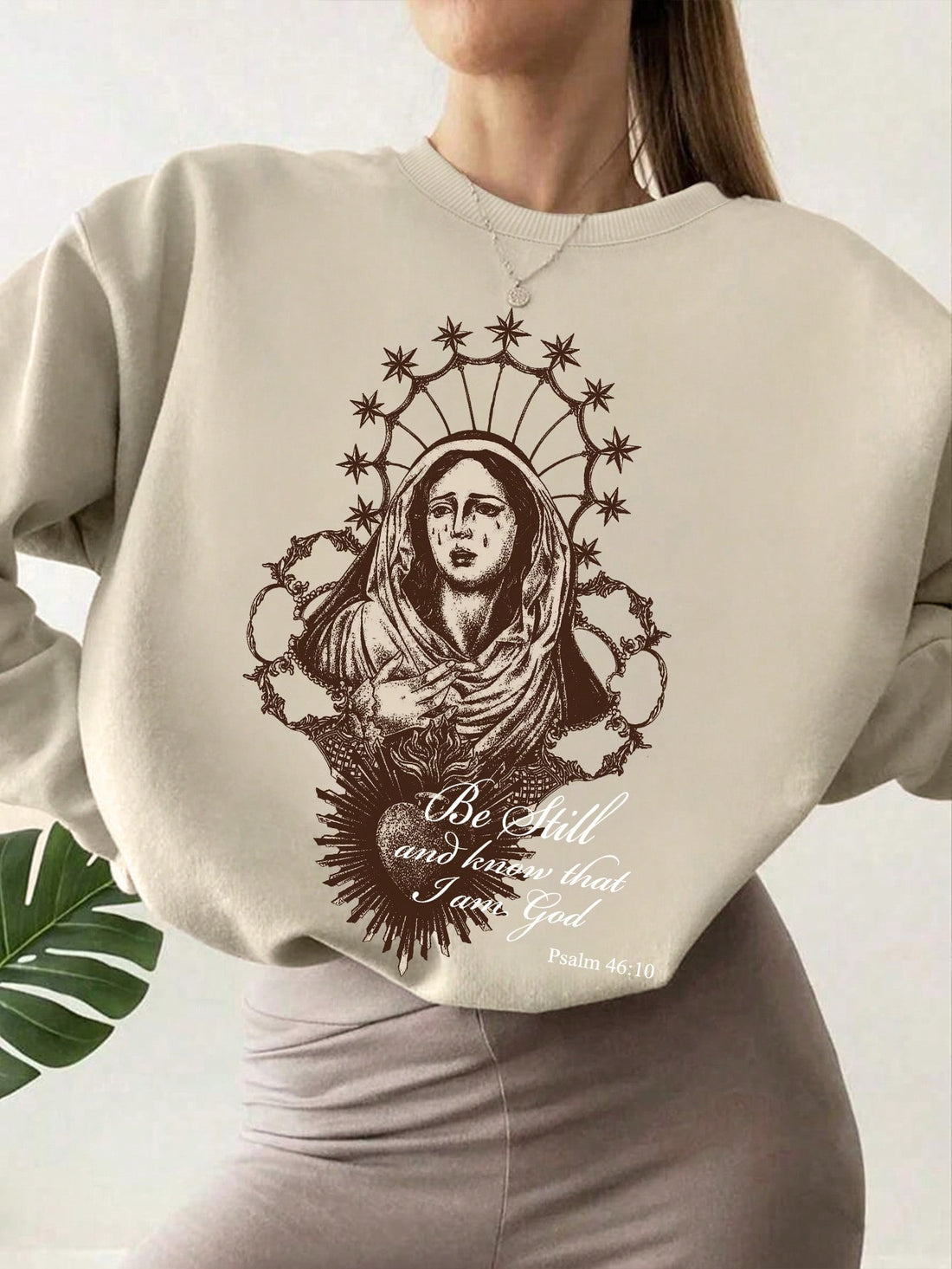 Stay cozy and stylish this autumn/winter with our Casual Chic sweatshirt. This loose-fitting sweatshirt features a playful slogan print, perfect for adding a touch of quirkiness to your wardrobe. Made for comfort and style, it's the perfect addition to your fall/winter wardrobe.