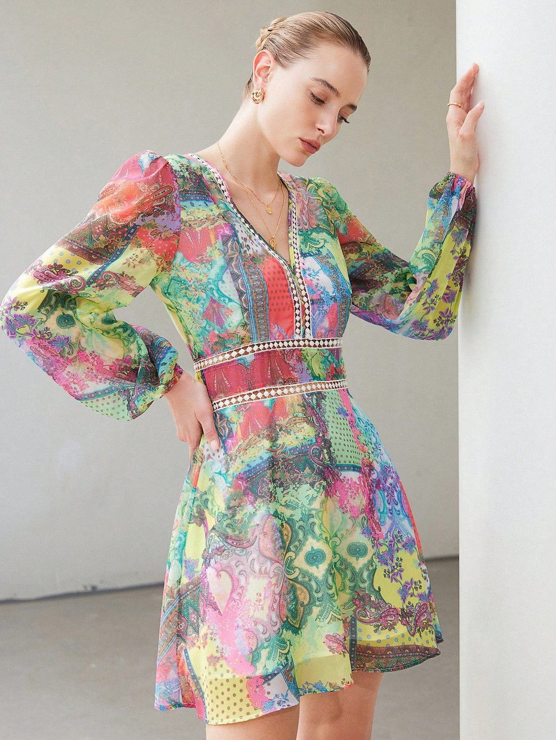 Step into vacation mode with this Casual Lantern Sleeve Dress featuring a fun, trendy patchwork print. Its breezy silhouette and playful sleeves make it perfect for sunny days and relaxed evenings. Whether you’re strolling the beach or exploring new spots, this dress adds a splash of style and comfort to your getaway wardrobe.