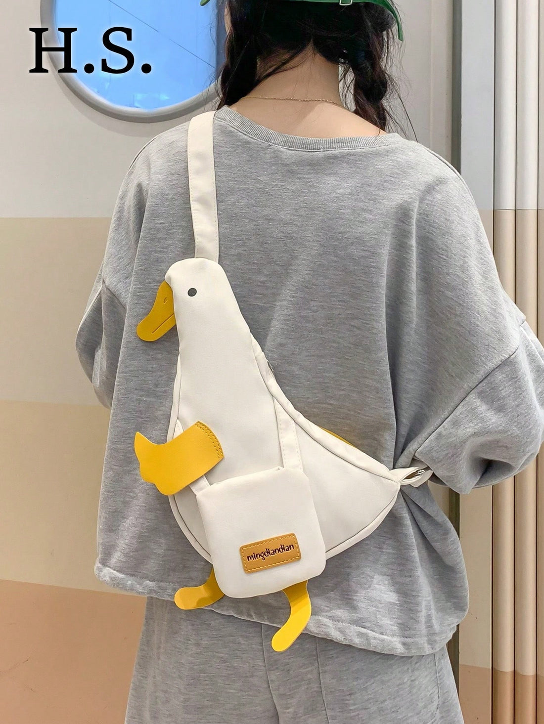 This duck-shaped crossbody bag is just what you need for a cute and trendy style. Its charming cartoon design will turn heads and its functionality will make it your go-to bag. Perfect for any girl looking to add some fun to their wardrobe. Quack up your fashion game!