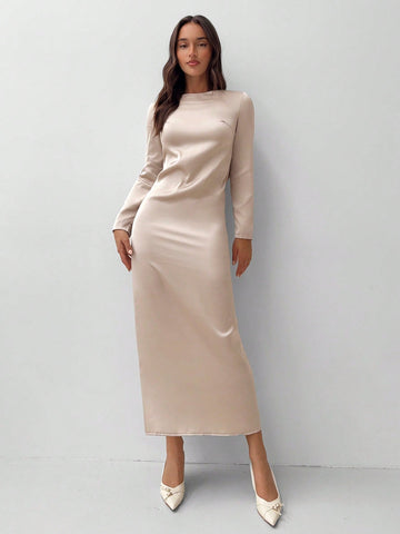 Turn heads in this stunning apricot bodycon dress that's equal parts bold and beautiful. The daring backless design and plunging neckline create serious statement-making appeal, while long sleeves add an unexpected touch of sophistication. Perfectly fitted to celebrate your curves, this piece transitions seamlessly from night out to special occasion. Slip it on and let your confidence do the talking—this dress demands attention and delivers pure glamour.