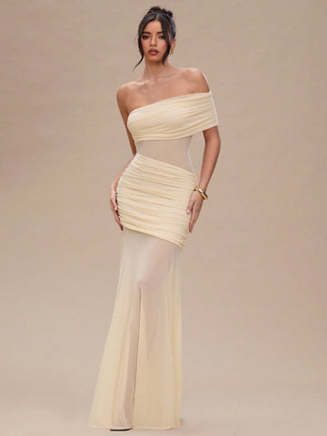 This elegant and summery dress with off-shoulder design and pleated details is perfect for all your summer events and vacations. Stay chic and stylish while staying cool and comfortable. The apricot color adds a touch of uniqueness to your wardrobe. Bring on the sunshine with this must-have maxi dress.