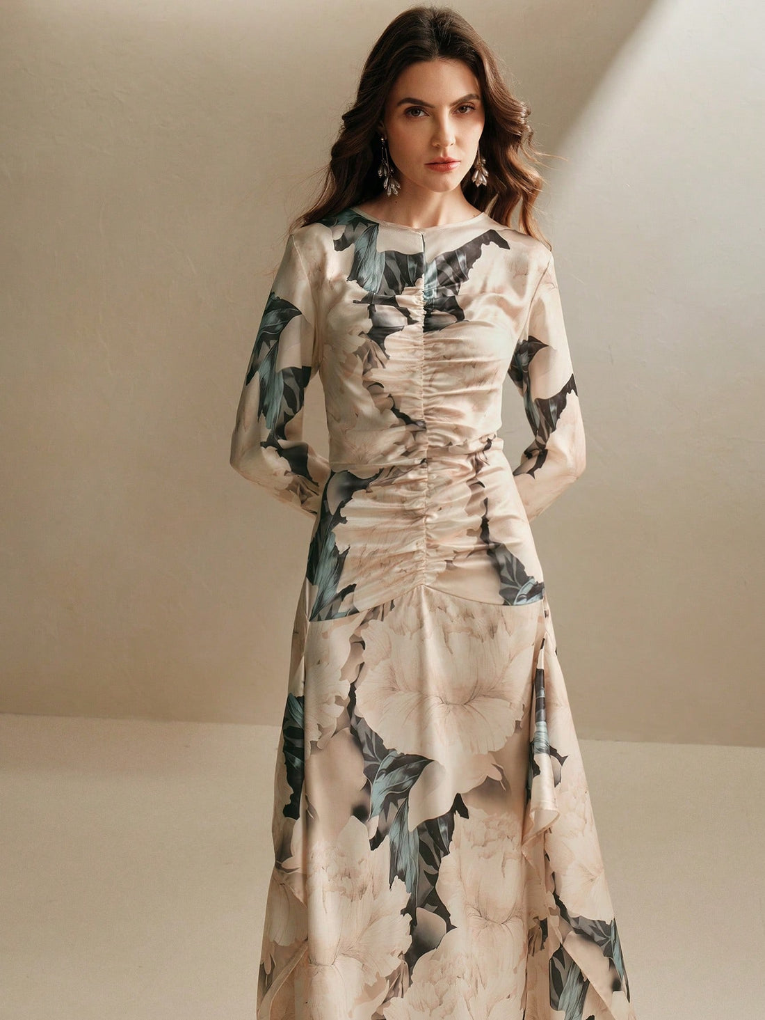 Unleash your inner fashionista with our Chic Asymmetrical Print Fitted Dress. Its Korean style slimming design will flatter your figure while the asymmetrical print adds a touch of edginess. Make a statement in this unique and fun dress!