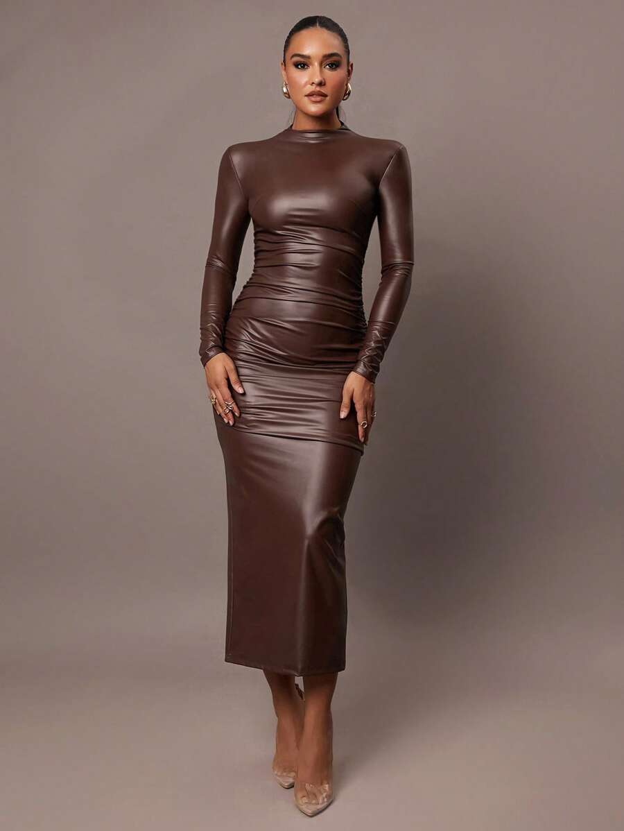 Step out in style this autumn and winter with our sleeveless PU dress that hugs your curves thanks to its super elastic, slim-fit design. The flirty U-neckline adds a touch of elegance, perfect for those cozy date nights. Effortlessly chic and oh-so-comfortable, it’s your new go-to for turning heads while staying warm.
