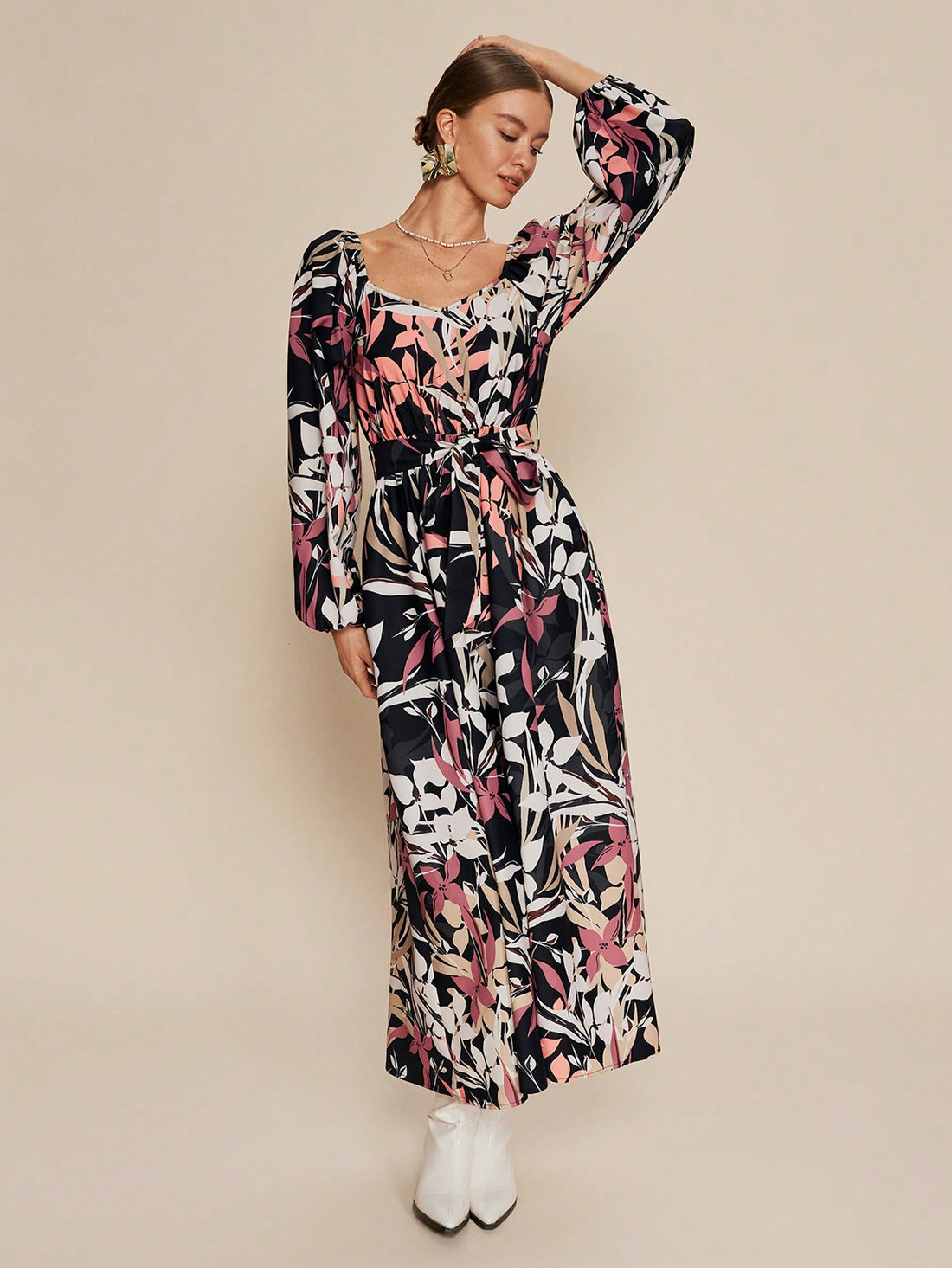 Get ready for fall with this chic long dress featuring lantern sleeves and a casual plant print. Perfect for any occasion, it's a stylish addition to your wardrobe. Be the envy of your friends with this must-have dress. (Just don't tell them how comfortable it is, shh!)