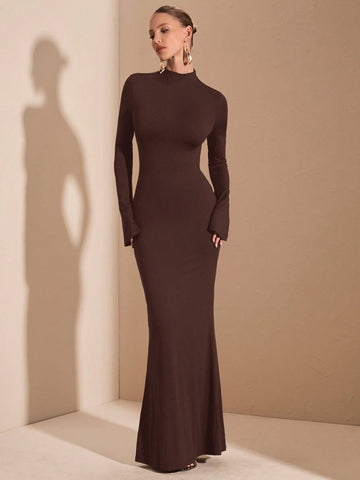 Spice up your date nights and parties with this chic autumn long sleeve dress for women. Stand out from the crowd with this perfect combination of style and comfort. Perfect for those who want to make a statement without sacrificing comfort.