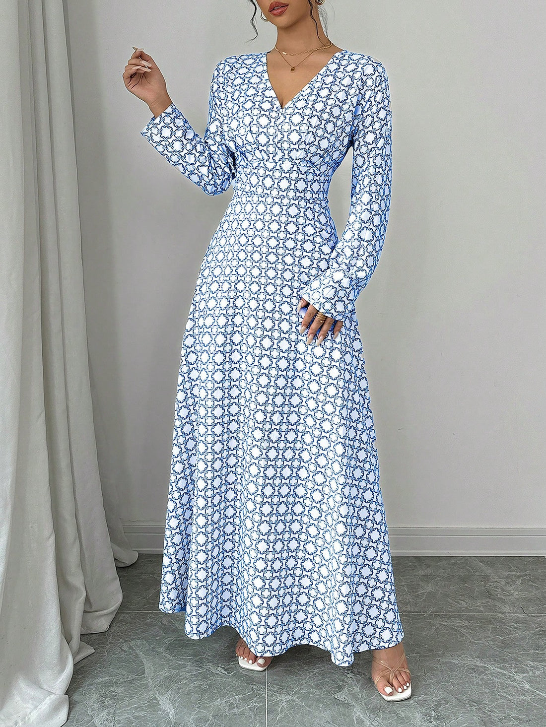 Effortlessly embody the chic autumn vibes in this versatile maxi dress. The cinched waist flatters your figure, while the all-over print adds a playful touch. Perfect for any occasion, this dress will effortlessly elevate your style. (Maxi-mize your style game with this chic autumn dress!)