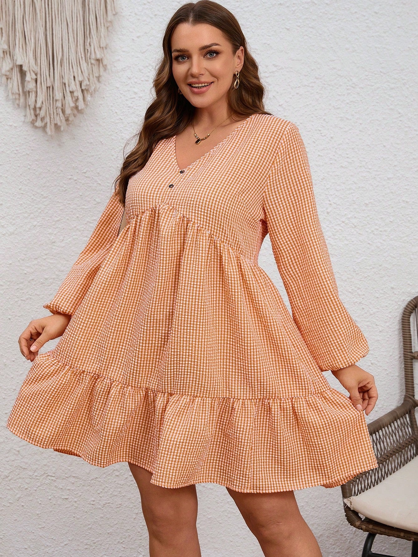 Indulge in cozy chic with our plus size plaid dress! Loose and comfy, with a stylish v-neck and trendy lantern sleeves. Perfect for cool autumn vibes.