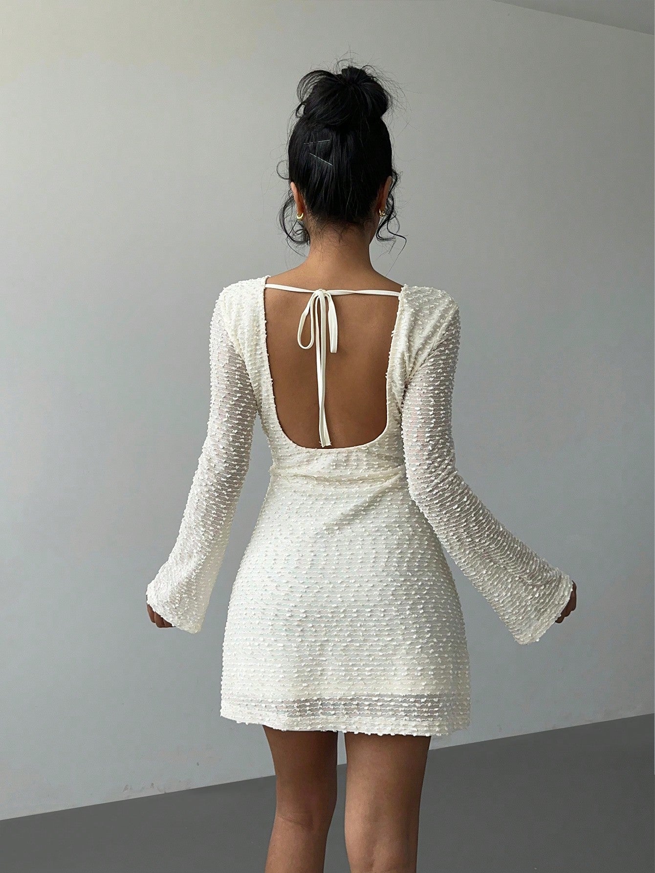 Get ready to turn heads with this chic backless mini dress for women! Perfect for autumn and winter celebrations, this dress will make you stand out from the crowd. With its playful design and comfortable fit, you'll be the life of the party. Don't miss out on the fun!