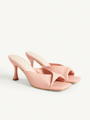 Step out in style with these Chic Beige Bow-Decor Square Toe High Heel Sandals! Featuring a playful bow detail and trendy square toe, they add a fun twist to any outfit. The high heels accentuate your legs while the neutral beige shade keeps your look effortlessly chic. Perfect for turning heads at brunch or a night out, these sandals combine comfort and flair with every step.