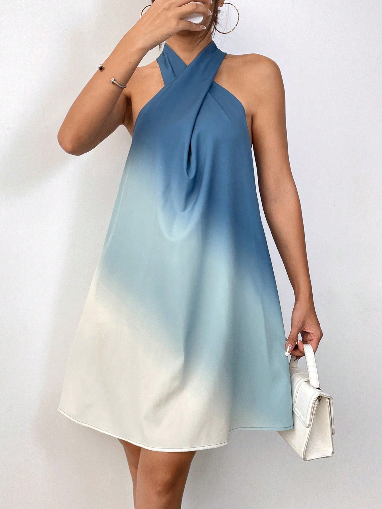 This chic blue gradient halter neck dress is the perfect addition to your spring break wardrobe. With its flattering halter neck design, it's both stylish and comfortable. Made with high-quality materials, this dress promises to keep you looking and feeling great all vacation long.
