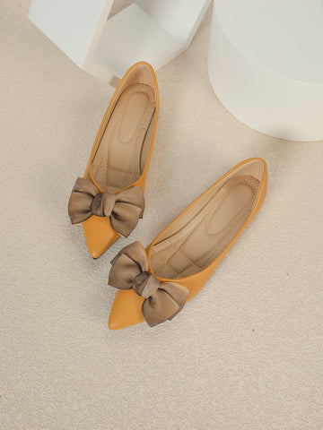 Effortlessly chic and stylish, these pointed toe ballet flats are the perfect addition to your Valentine's Day ensemble. With a playful bow decor, these flats elevate any outfit with a touch of romance. Walk with style and comfort this Valentine's Day!