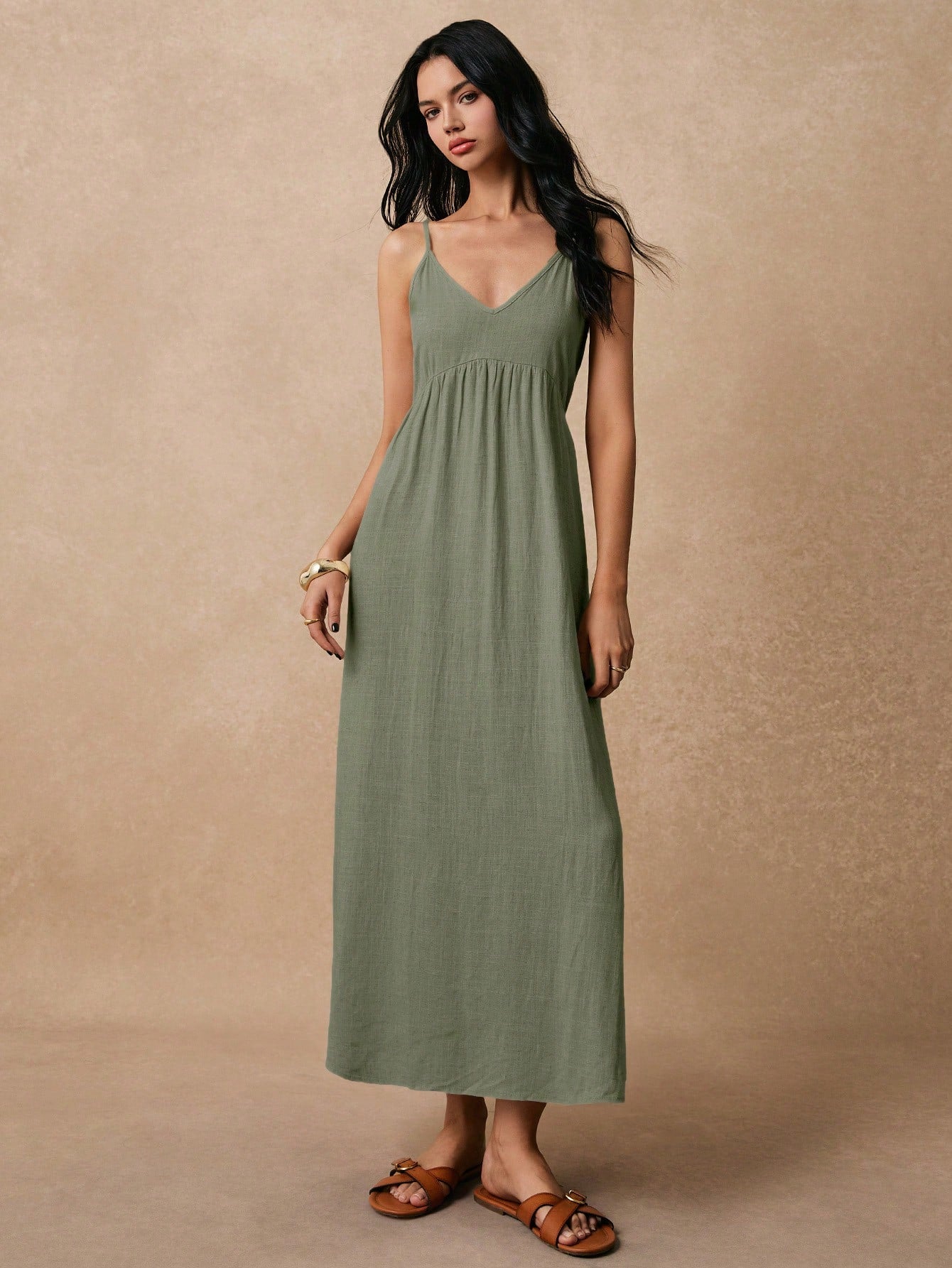 Get ready for effortless summer style with our Chic & Breezy Bowknot Backless Linen Dress! Made from lightweight linen, this dress is perfect for staying cool in the summer while still looking chic. The bowknot back adds a unique touch for a breezy and beautiful look.