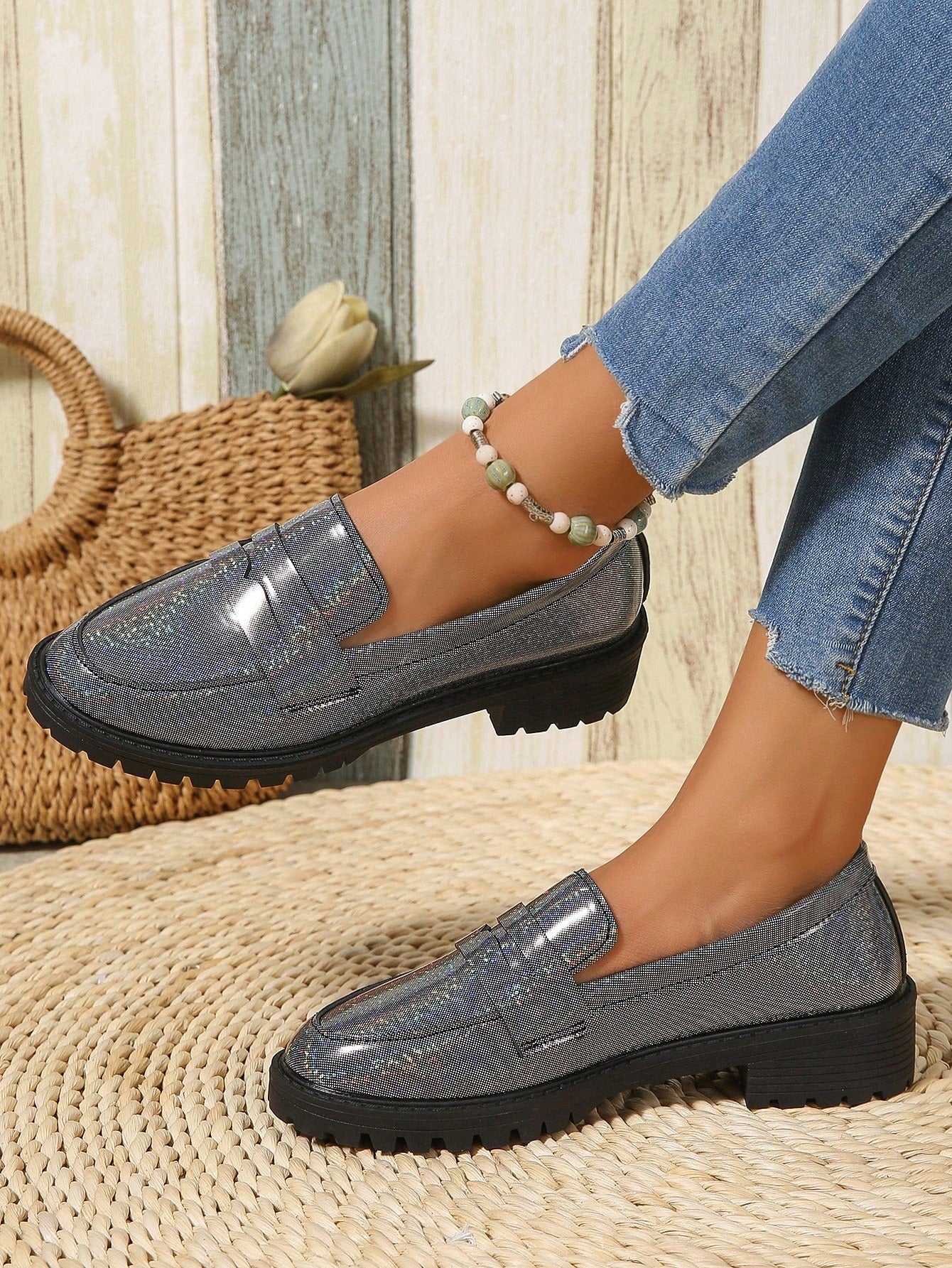 Elevate your style with our Chic British-Style Bow Slip-On Loafer Pumps! Designed for Spring and Autumn, these pumps feature a classic bow design and sturdy thick heels for a comfortable and chic look. Perfect for any occasion, these pumps will add a touch of elegance to your wardrobe.