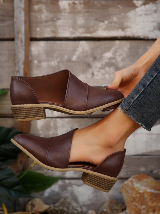 Elevate any outfit with these chic brown pointed toe mules. Featuring hollowed sides and chunky heels, these shoes offer effortless elegance with every step. With a professional tone, these mules are perfect for any fashion-forward individual looking to add a touch of sophistication to their wardrobe.