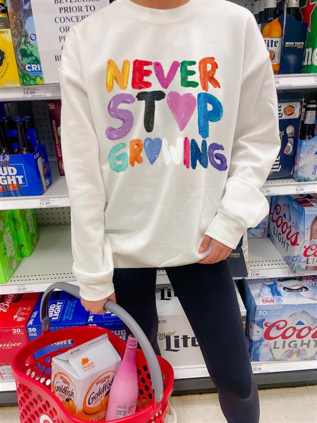 Stay stylish and cozy this autumn with our Chic & Casual sweatshirt. Featuring a colorful letter print and long sleeves, this sweatshirt is the perfect addition to your wardrobe. Made for both comfort and fashion, it's the ideal choice for any casual occasion.