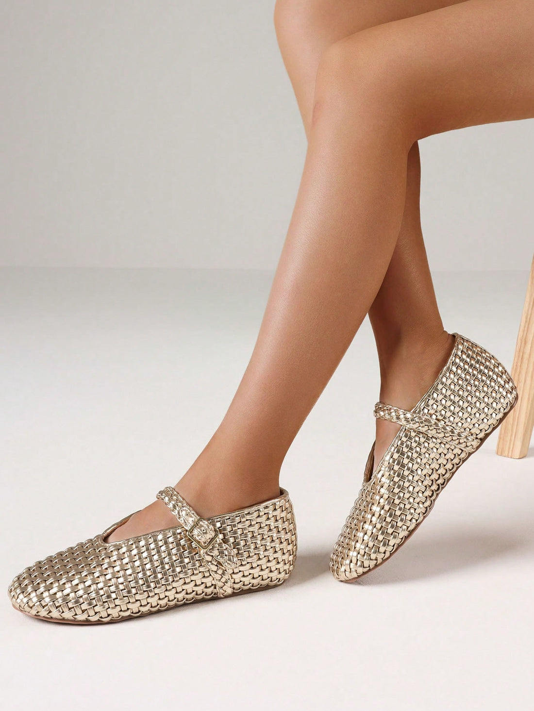 Kick up your style with these Chic Casual Comfort espadrilles! The round toe and buckle strap add a touch of sophistication to these comfy ballet flats. Perfect for any casual occasion, these flats offer both fashion and comfort.