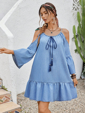 Upgrade your spring and summer wardrobe with our Chic Casual Denim Dress. Embrace a minimalist and boho style all at once with this versatile dress. Perfect for any occasion, from casual outings to date nights. Step up your fashion game today!