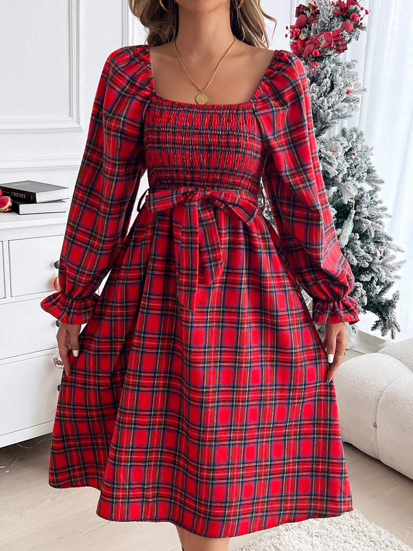 This Chic Christmas Charm dress is perfect for the holiday season. The plaid midi dress showcases a wide collar and lantern sleeves, adding a touch of elegance to your outfit. Made from high-quality materials, it offers both style and comfort. Perfect for holiday parties and gatherings.