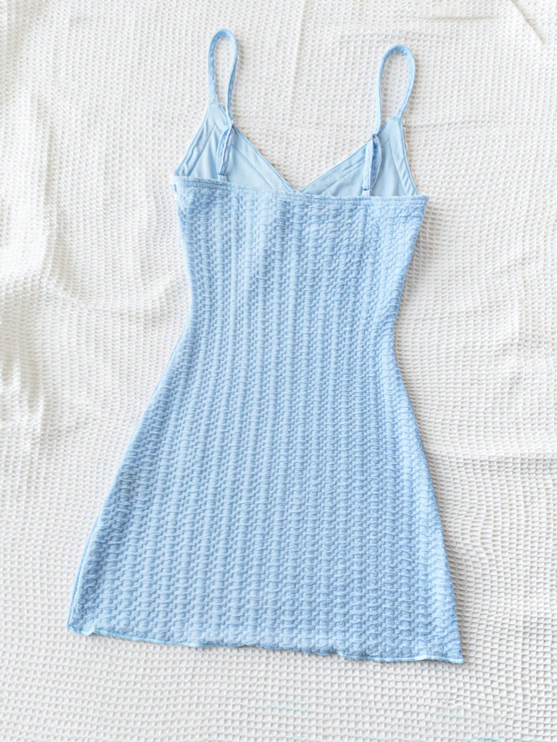 This dress is a fun and flirty addition to your wardrobe. With chic color blocking and delicate lace trim, it's perfect for a night out (or in). The bodycon fit is both flattering and comfortable, making you the center of attention without sacrificing comfort.