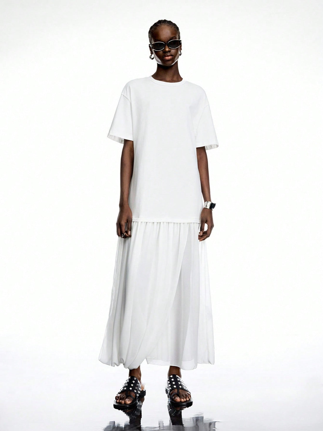 Step into effortless style with this Chic Color Block Maxi Dress. Featuring a round neck and short sleeves, it blends comfort with a splash of vibrant color blocking for a playful, trendy look. Perfect for casual days or vacation adventures, this maxi dress keeps you cool and chic wherever you go.