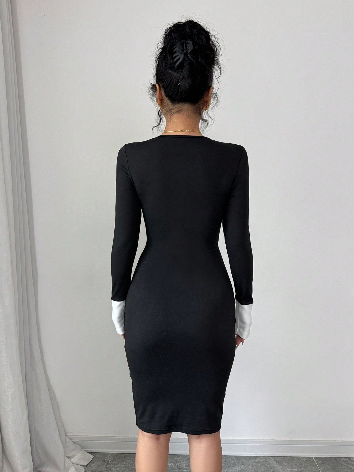 Get effortlessly slim and stylish with our Chic Color Block Square Neck Knit Bodycon Mini Dress! With its unique color block design and flattering square neck, this dress will have you turning heads. Perfect for any occasion, this dress is a must-have in your wardrobe. Stay chic and stay stylish!