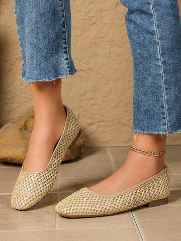 Step out in style with our Chic Colorblock Flat Sandals for Women! These sandals are not only perfect for the beach, but also dressy events and casual outings. With a trendy colorblock design, your feet will be comfortable and stylish all day long. Perfect for any occasion!