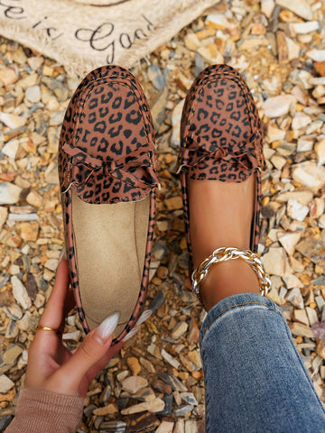 Step into style and comfort with our handmade beige khaki slip-on loafers. These chic shoes feature versatile bow details, adding a touch of whimsy to any outfit. Perfect for the fashion-forward, yet laid-back individual, these loafers provide both comfort and style in one trendy package.