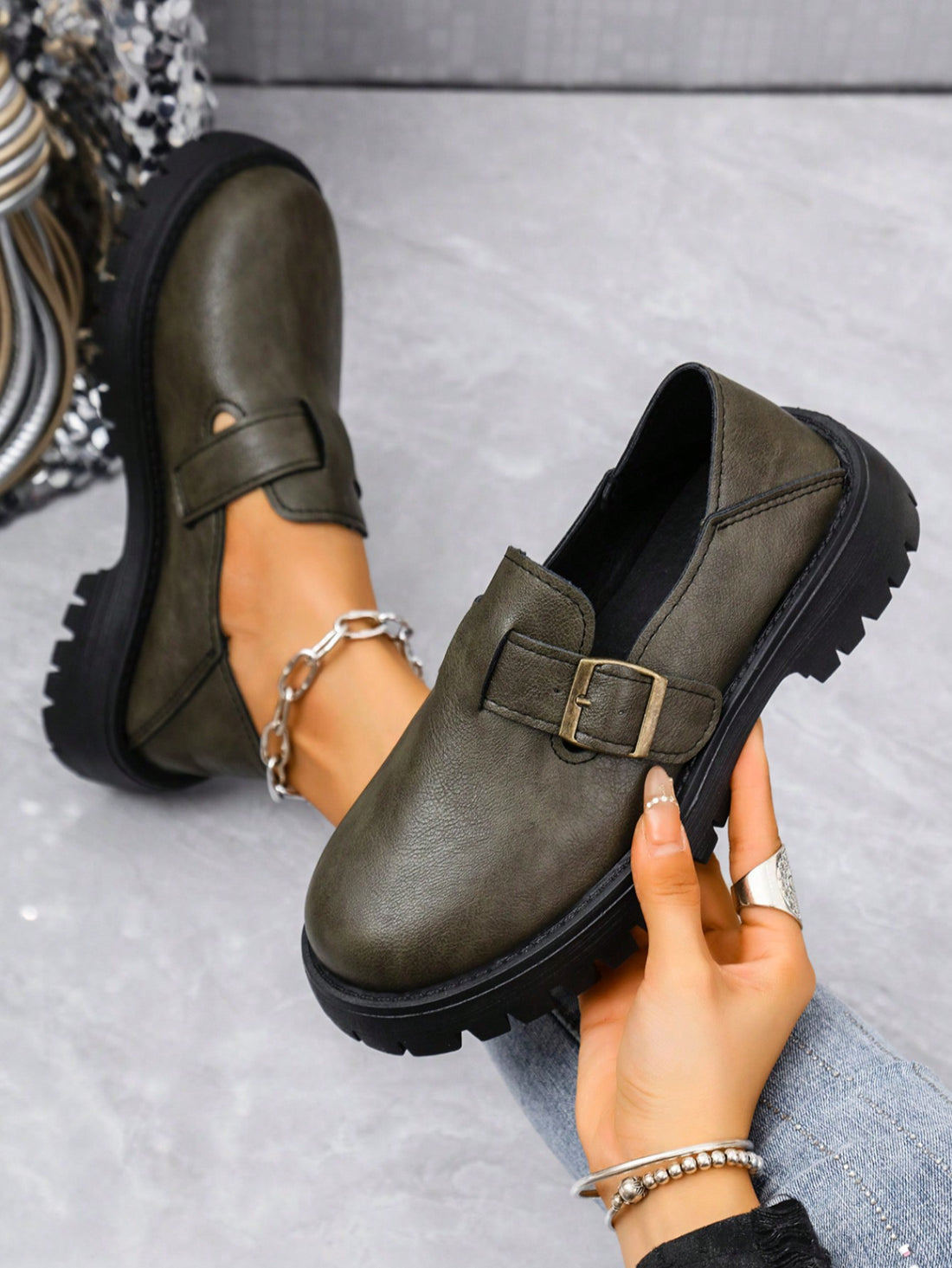 Stay stylish and dry with Chic Comfort: the ultimate slip-on Oxfords for women. Featuring wedge heels for comfort and a waterproof design for practicality. Perfect for the fashion-forward woman who doesn't want to sacrifice comfort!