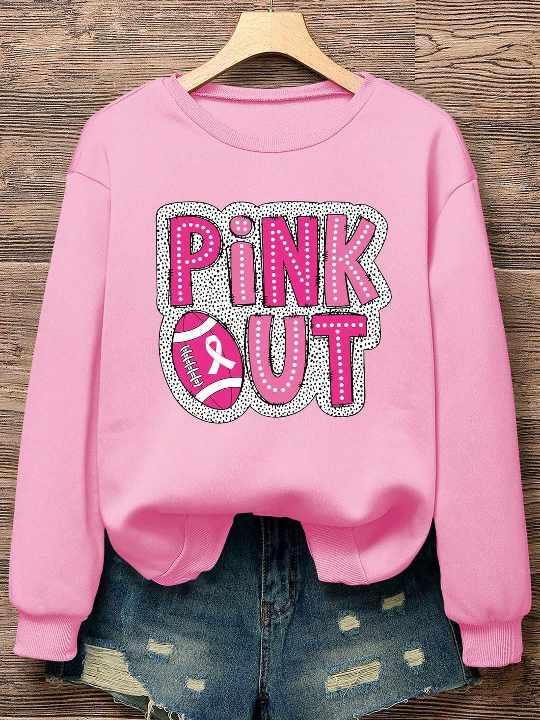 Stay warm and stylish with the Chic & Cozy oversized sweatshirt for women. With a drop shoulder design and football letter print, this sweatshirt is both trendy and comfortable. Made for fashion-forward women, this sweatshirt is perfect for casual outings or cozy nights in.