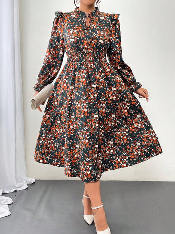 This Chic & Cozy dress is the perfect addition to your fall wardrobe! The plus size fit and ditsy floral pattern are both flattering and stylish. The tie-neck detail adds a touch of elegance, while the long sleeves make it ideal for cooler weather. Stay chic and comfy with this must-have dress.