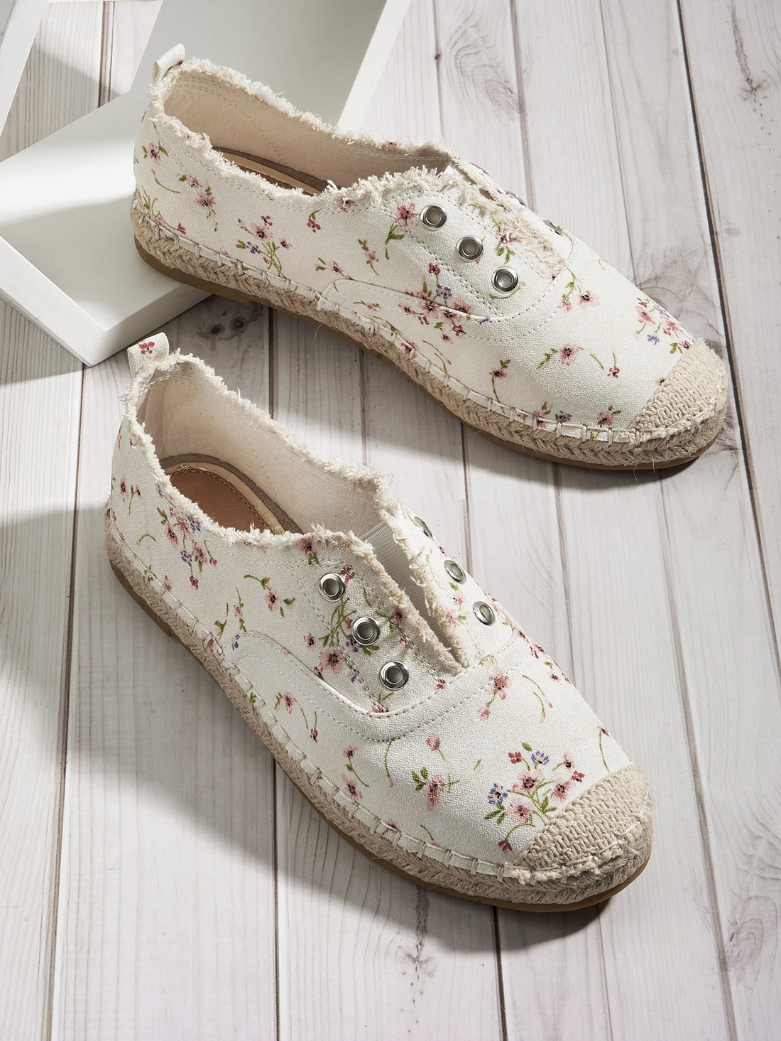 Add a touch of charm to your vacation style with our Chic Ditsy Floral Espadrille Flats. The eyelet detail adds a unique twist to these comfortable and stylish shoes. Perfect for any summer getaway, these flats are a must-have for any fashion-forward traveler.