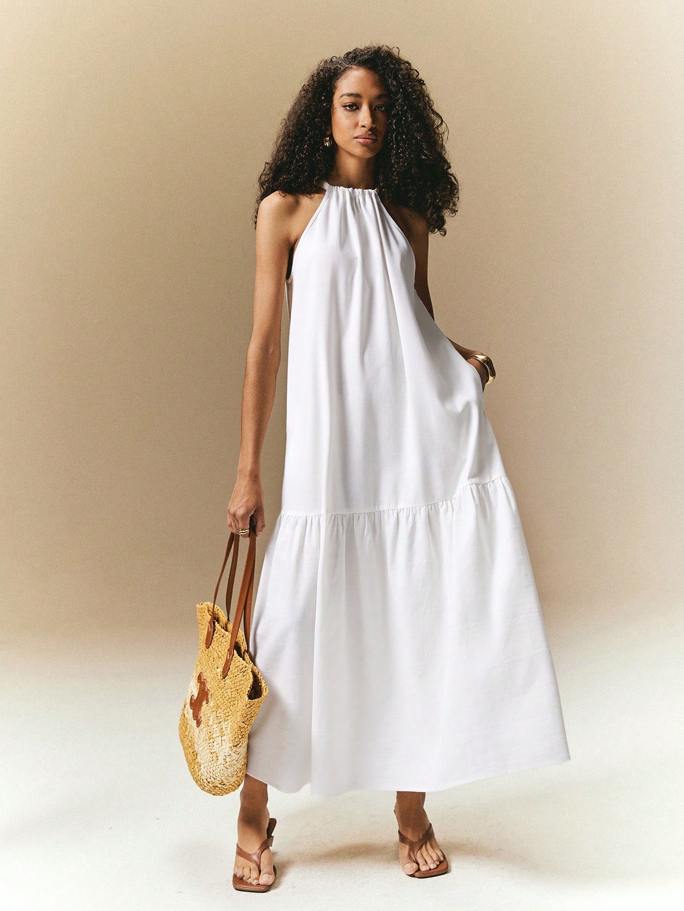 Chic & Effortless: Women's Halter Maxi Dress with Pockets