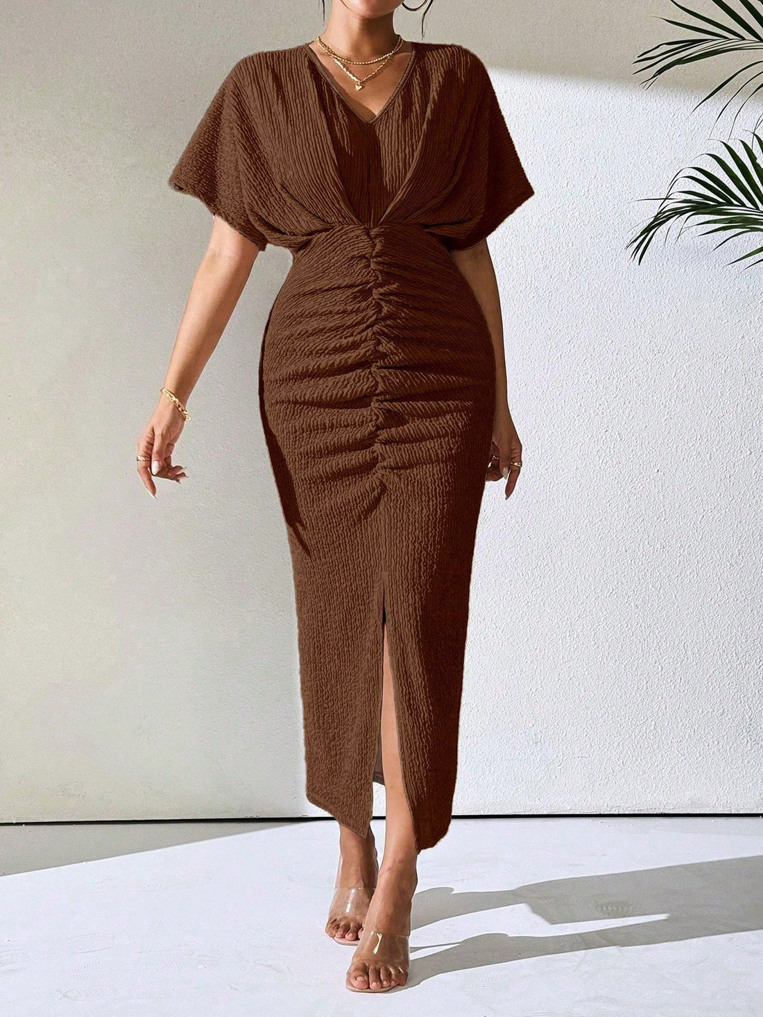 Indulge in luxurious Chic Elegance with our Women's Solid Color V-Neck Batwing Dress! The flattering v-neck and batwing sleeves create a sophisticated silhouette, while the ruched slit adds a touch of sexy appeal. Elevate your wardrobe with this must-have dress that exudes confidence and style.