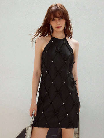 Turn heads with this Chic Faux Pearl Bow Halter Neck Short Dress, perfect for adding a playful touch to your elegant occasions. The delicate faux pearl bow detail brings a flirty charm, while the halter neck design highlights your shoulders beautifully. Its short length keeps the look fun and fresh, making it ideal for dancing the night away or sipping cocktails in style. Embrace sophistication with a wink in this standout dress!
