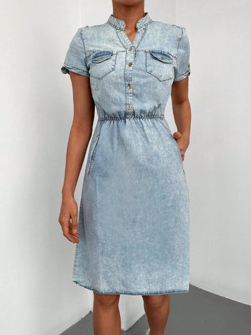 Effortlessly achieve chic style for any occasion with our Flap Pocket Half-Button Denim Dress. With its unique design and versatile functionality, this dress is a must-have for any fashion-forward wardrobe. Say goodbye to boring outfits and hello to effortless style!