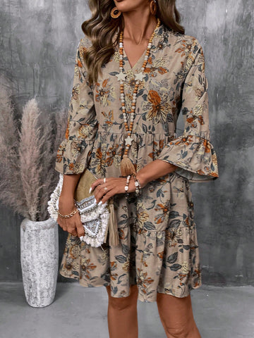 Effortlessly bring elegance and playfulness to any occasion with our Chic & Flirty: Emery Rose Floral Cutout V-Neck Long Sleeve Mini Dress. The stunning cutout and floral details add a touch of romance, while the long sleeves provide coverage and comfort. Perfect for a flirty and feminine look.