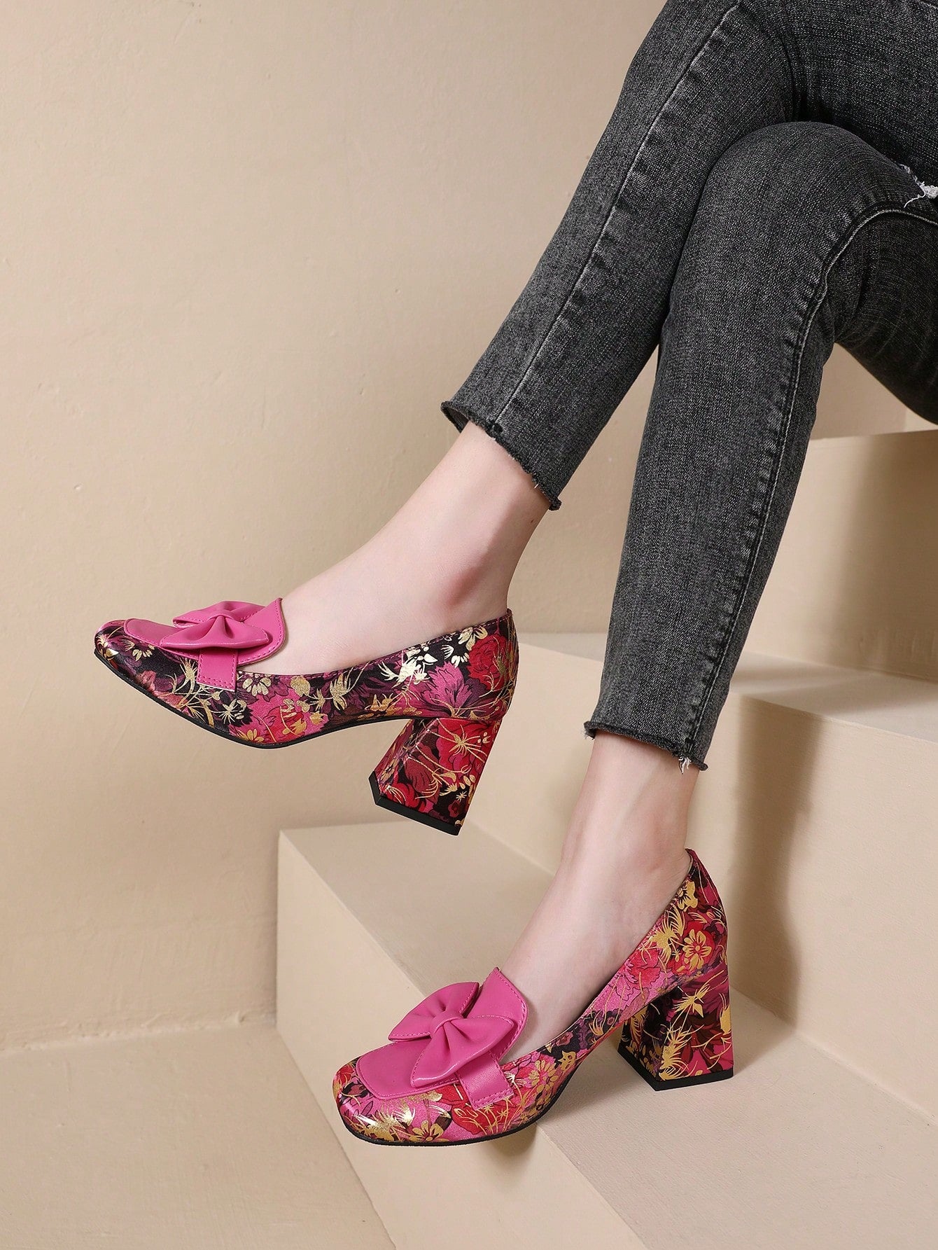 Step into stylish elegance with our Chic Floral Bowknot Thick Heel Pumps! Slip them on for every occasion and make a statement with the bold floral design and fashionable bowknot. The thick heel provides both style and comfort for confident strides. Elevate your look with these must-have pumps!