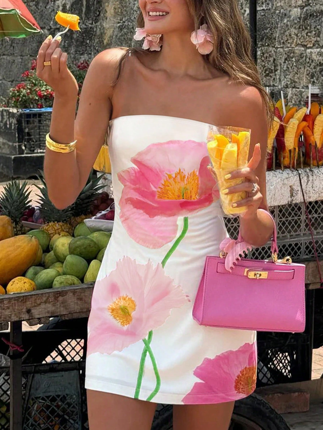 Effortlessly bloom in this chic floral print mini dress for summer. Sleeveless and stylish, this dress combines comfort and fashion for a carefree style. Perfect for any summer occasion, this dress will make you stand out in vibrant colors and a flattering fit. So cute (and easy)!