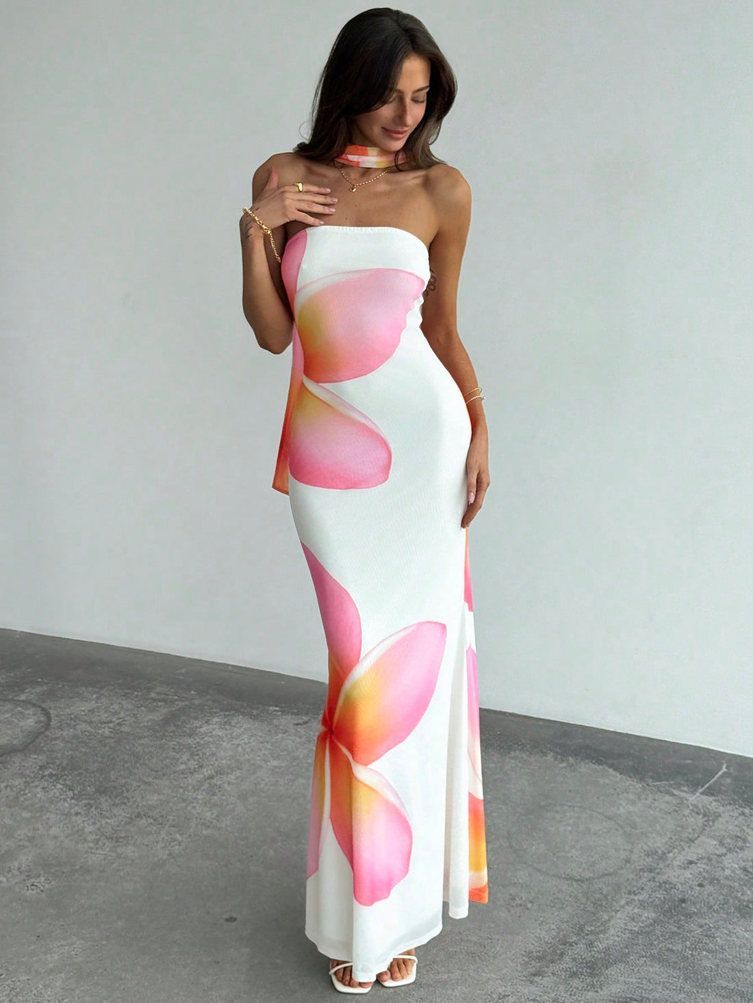 Step into the sunshine with this Chic Floral Print Tube Top Long Dress! Perfect for summer days, beach getaways, or dancing the night away at weddings and graduations. Its breezy design and vibrant floral pattern bring playful charm to any occasion, keeping you cool and stylish from day to night. Embrace effortless elegance with a dress that’s as fun as your plans!