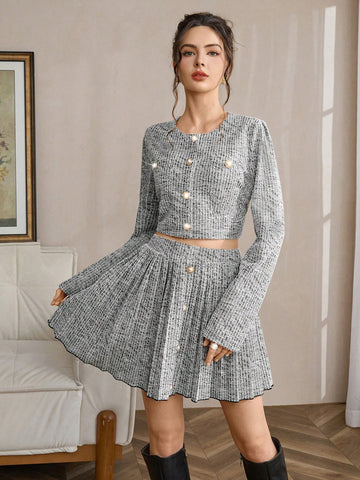 Elevate your autumn and winter soirées with this stunning two-piece party set that marries Parisian sophistication with modern glamour. The luxurious tweed component offers timeless texture and structure, while shimmering sequins catch the light with every movement, creating an irresistible sparkle. Perfect for cocktail parties, holiday celebrations, or any occasion demanding a touch of je ne sais quoi. This chic ensemble combines classic French elegance with contemporary flair, ensuring you'll turn heads w