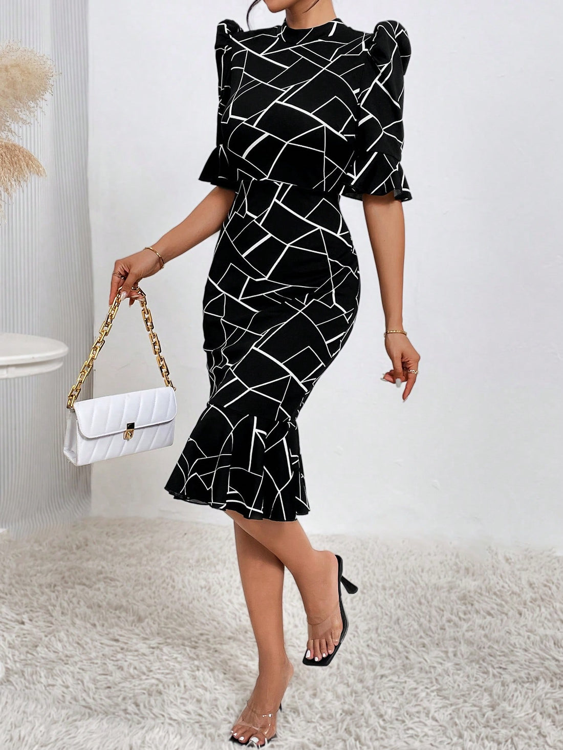 Stay effortlessly elegant with our Chic Geo Print Puff Sleeve Mermaid Hem Dress. Designed for maximum comfort and style, this dress features a unique geometric print and puff sleeves. The mermaid hem adds a touch of sophistication, making it perfect for any occasion. Experience effortless elegance today.