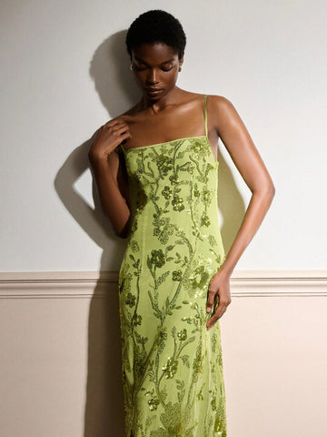 Elevate your evening wardrobe with this stunning green sequin midi dress—the perfect showstopper for autumn and winter celebrations. Adorned with intricate embroidered details, this chic piece combines sparkle with sophistication, flattering your silhouette while keeping you comfortable throughout the night. Whether you're heading to a gala, holiday party, or upscale dinner, this dress delivers luxury vibes with a playful twist. The midi length offers timeless elegance, while the shimmering sequins catch th